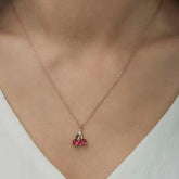 Collier en argent avec motif de cerise rose